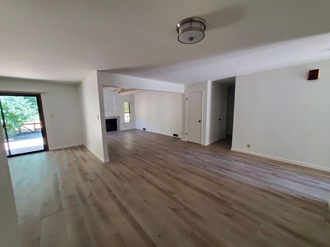 Building Photo - 3113 Lippizaner Ln