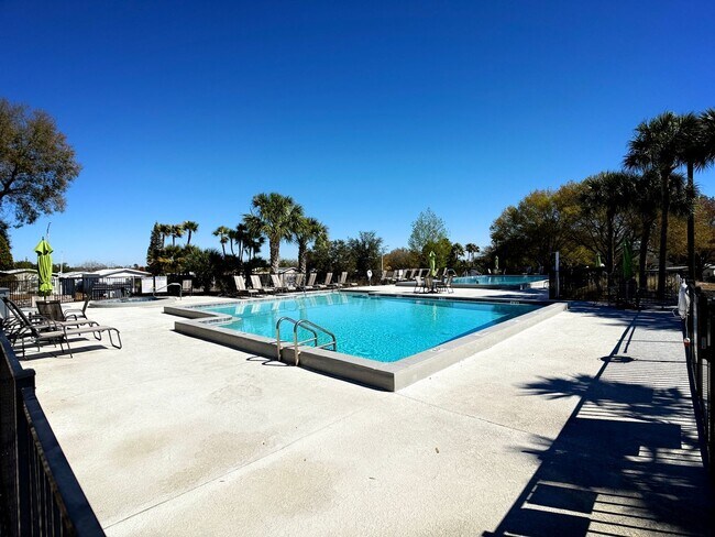 Building Photo - Perfect Location with Amenities Galore!