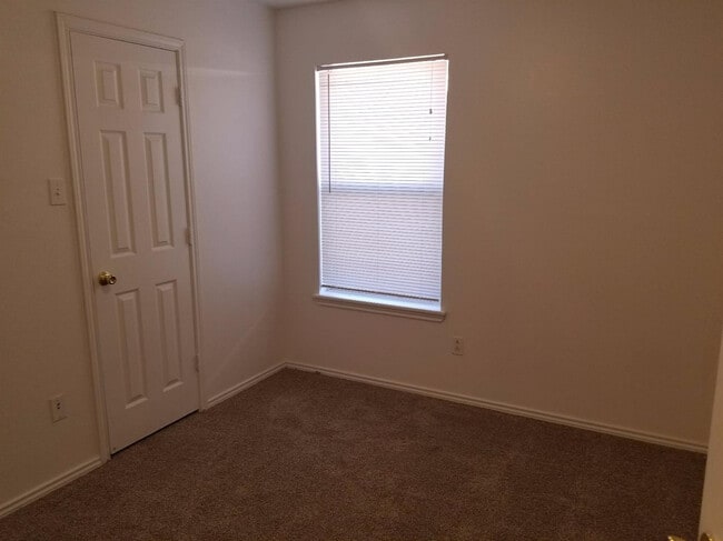 Building Photo - 1909 S Loop 289