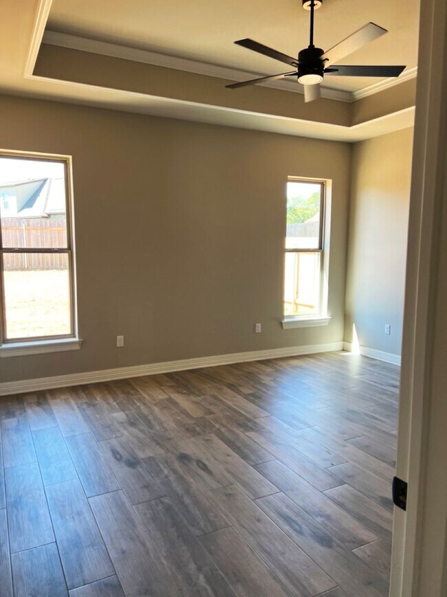 Building Photo - 1151 Green Wood Cir