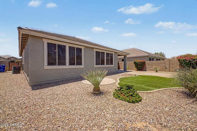 Building Photo - 3413 N Loma Vista