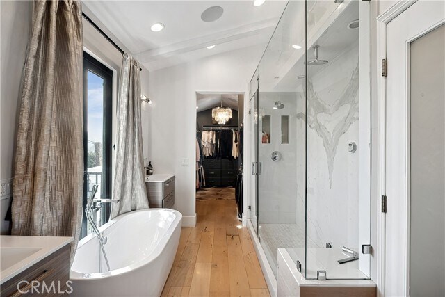 Building Photo - 3642 Alta Mesa Dr