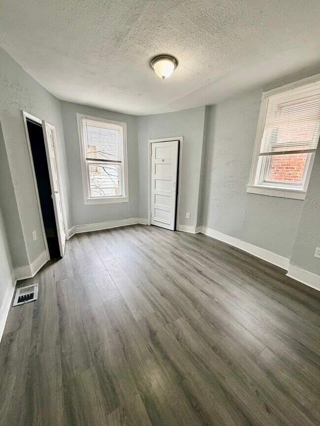 Building Photo - 5627 Malcolm St