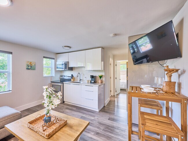 Building Photo - 2020 Washington St