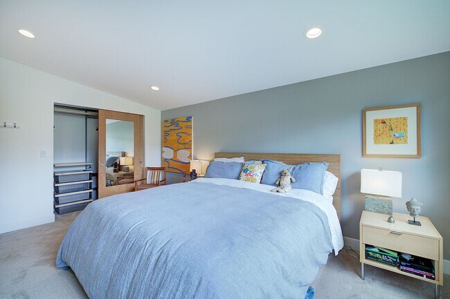 Building Photo - 4Bd/2.5Ba Seattle Home