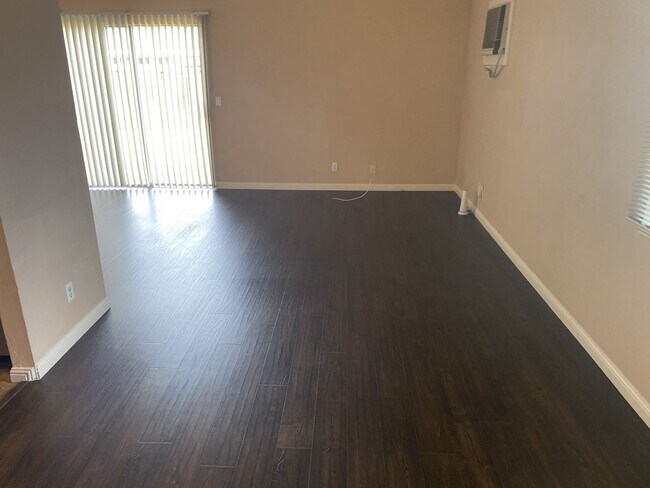 Building Photo - Charming 4 Bedroom, 2 Bath Home