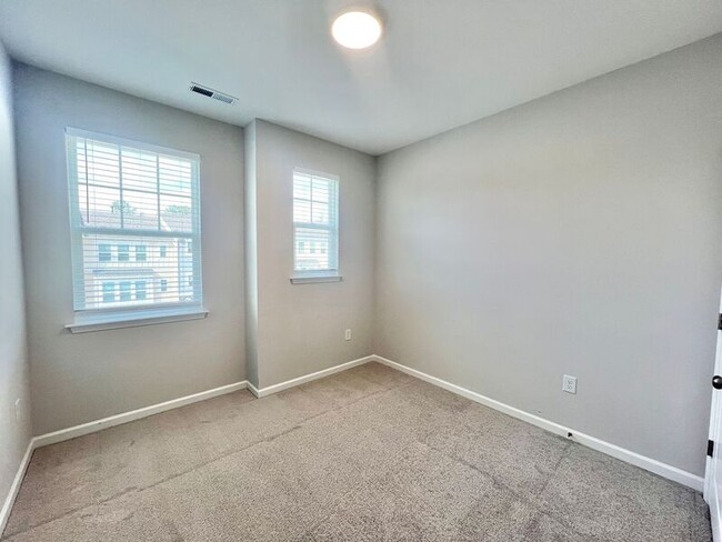 Building Photo - 1034 Manorhaven Dr