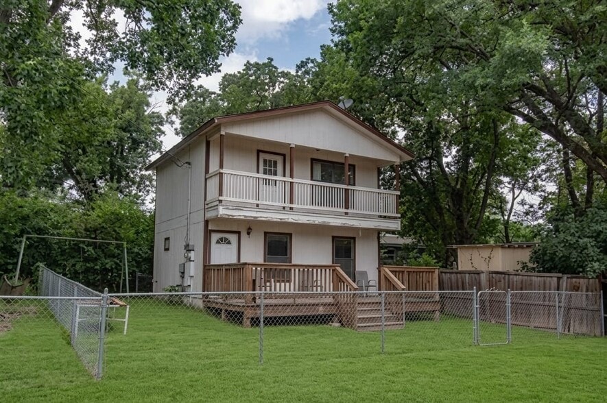 Building Photo - 351 Altgelt Ave