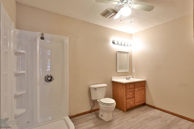 Building Photo - 3 bed 2 bath 2 car carport home in south A...