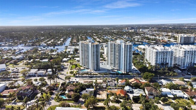 Building Photo - 2715 N Ocean Blvd