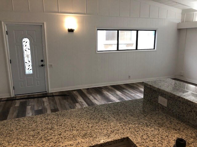 living area, comp unit - 25414 Malibu Rd