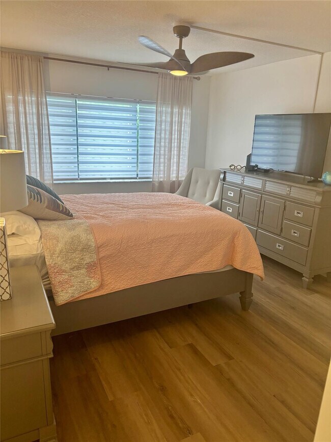 Building Photo - 10980 S Ocean Dr