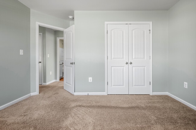 Building Photo - 2854 Meadowview Blvd
