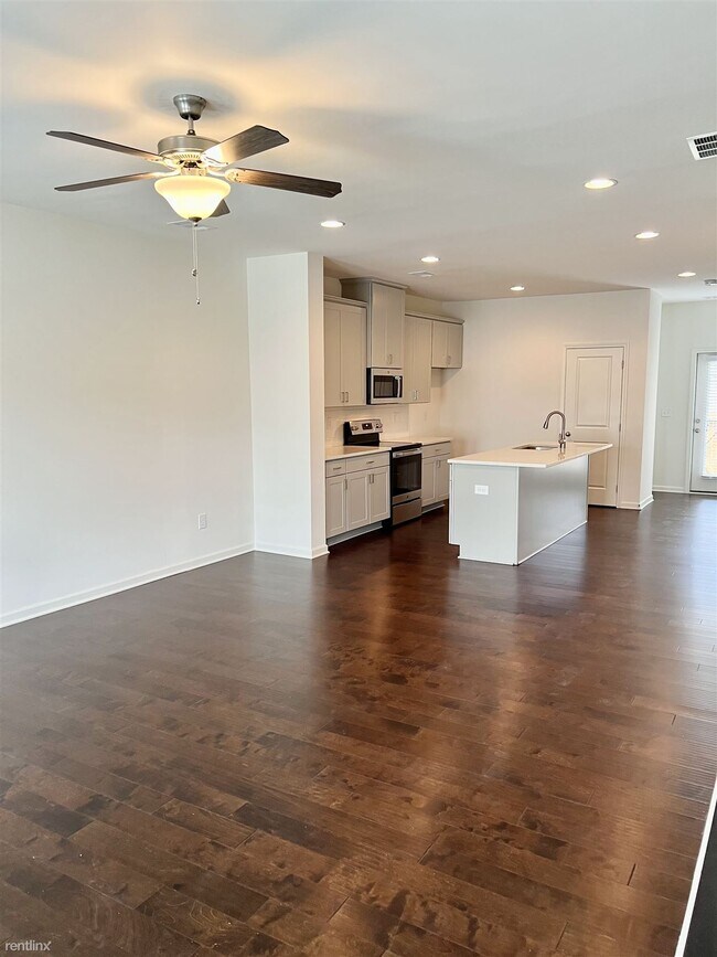 Building Photo - 2 br, 2.5 bath Townhome - 911 Ambient Way