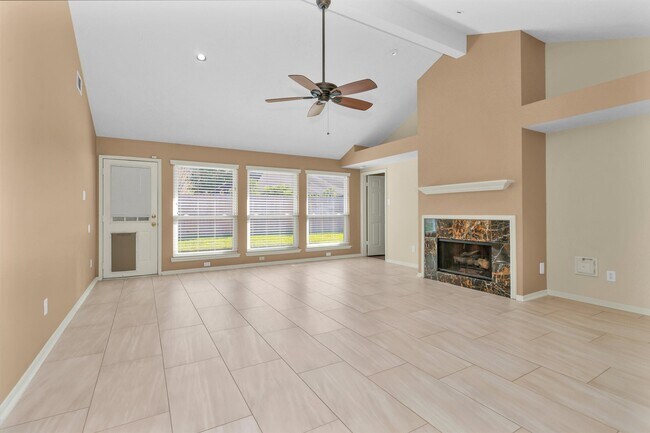 Building Photo - 10822 Oak Acres Dr