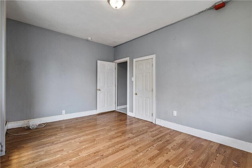 Building Photo - 11 Roosevelt St