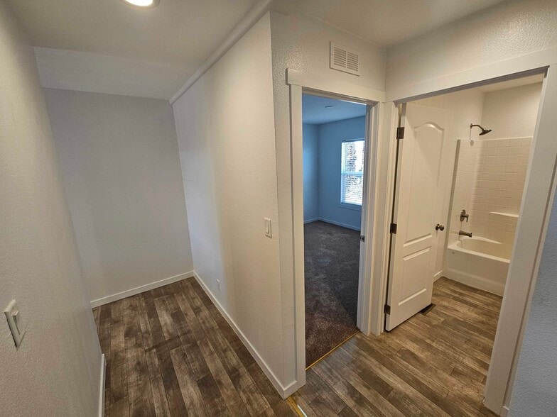 Building Photo - 2627 S Lamb Blvd