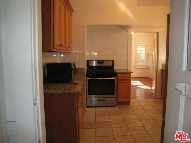 Building Photo - 153 S Gramercy Pl