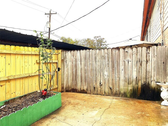 Building Photo - 7831 Fuqua St