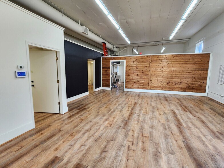 Building Photo - 12610 SW Farmington Rd