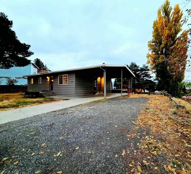 Building Photo - Large 4 Bed, 2 Bath in Desirable East Wena...