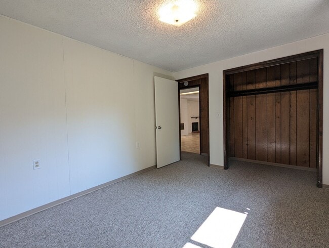 Building Photo - Nice 3-Bedroom, 1-Bath Duplex in Eugene!