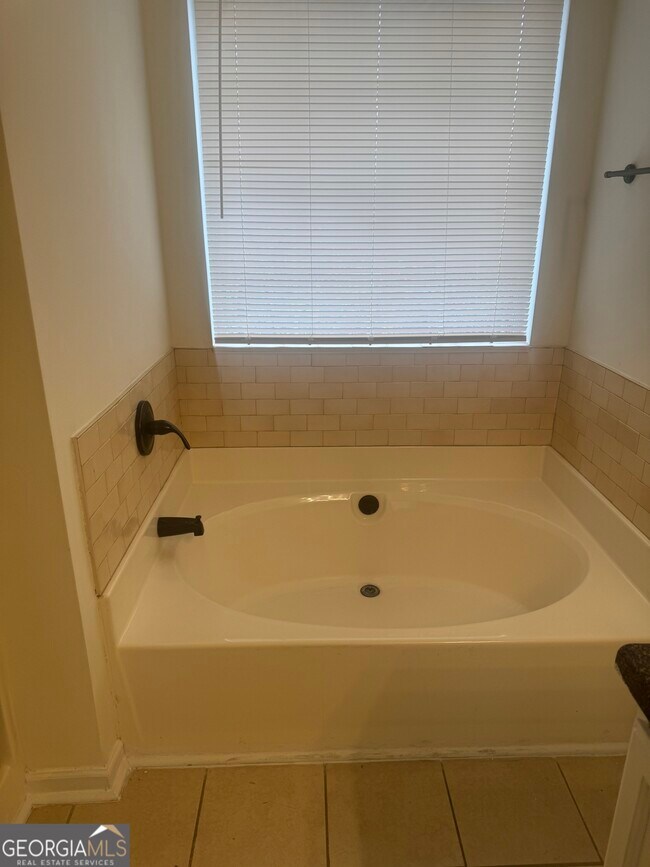 Building Photo - 5842 Wellborn Oaks Ct