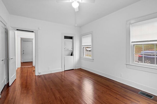 Building Photo - 557 Beverly Ct