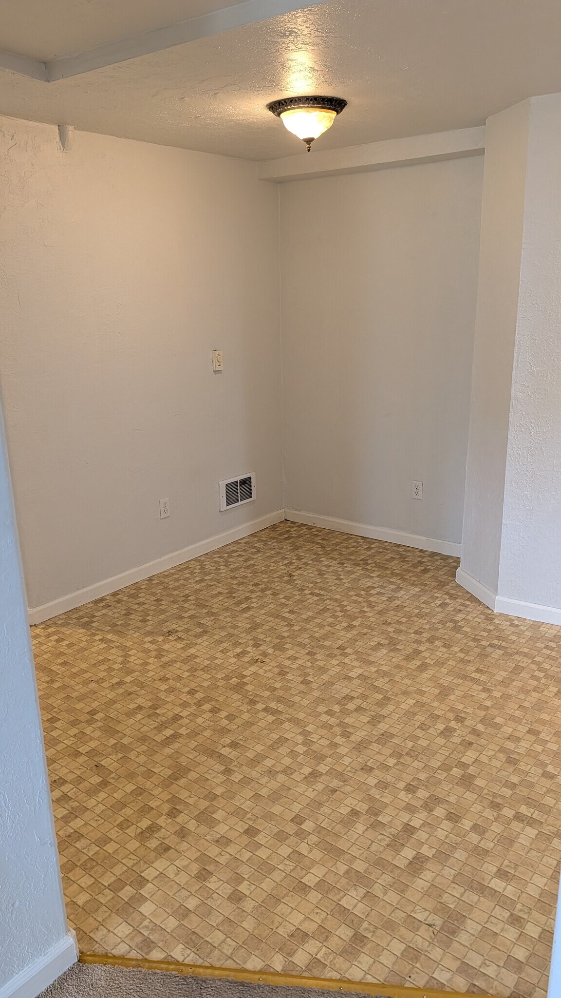 Building Photo - 1600 Traverse St