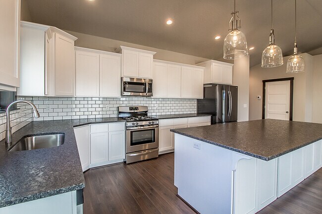 Building Photo - 8013 N Hibiscus Ln