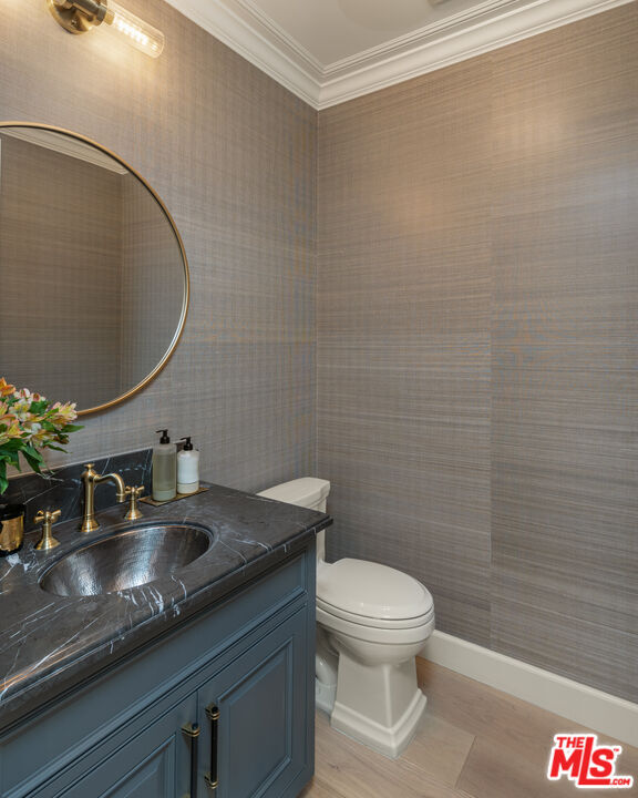 Building Photo - 146 N Carmelina Ave