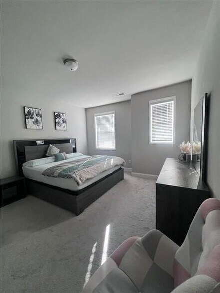 Building Photo - 2085 Manor Pointe Dr