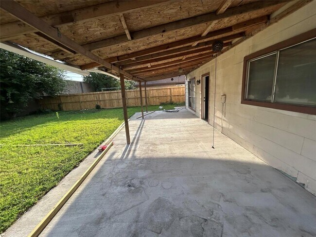 Building Photo - 13507 White Cliff Dr