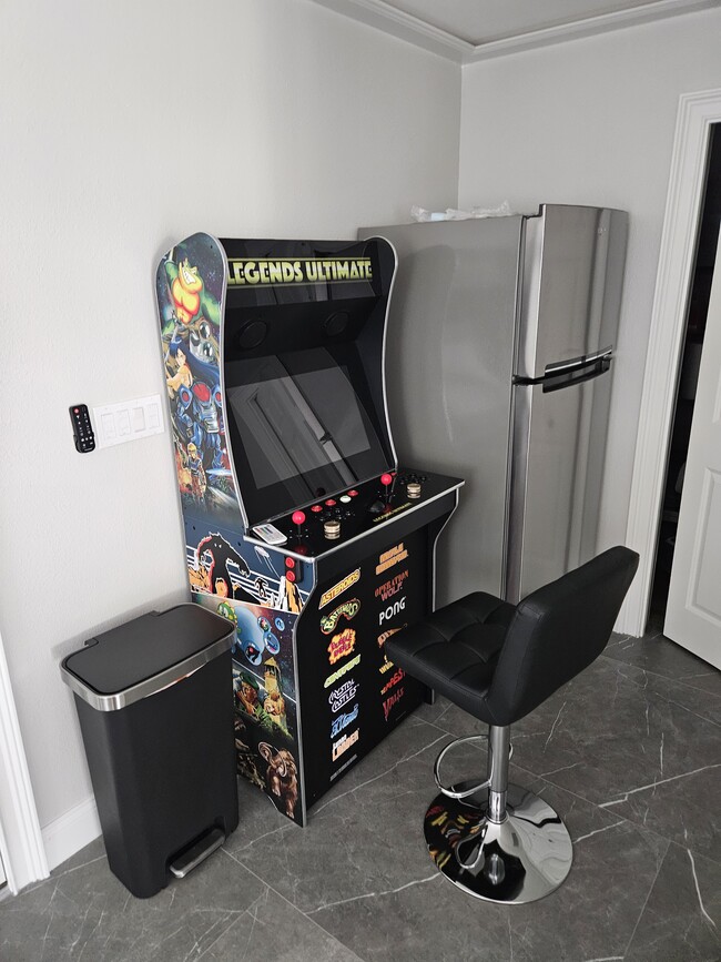 Building Photo - 8797 Rose Way