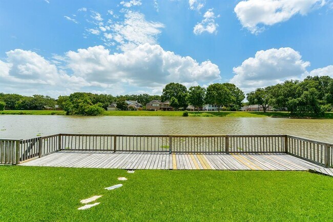 Building Photo - 1231 Creekford Cir