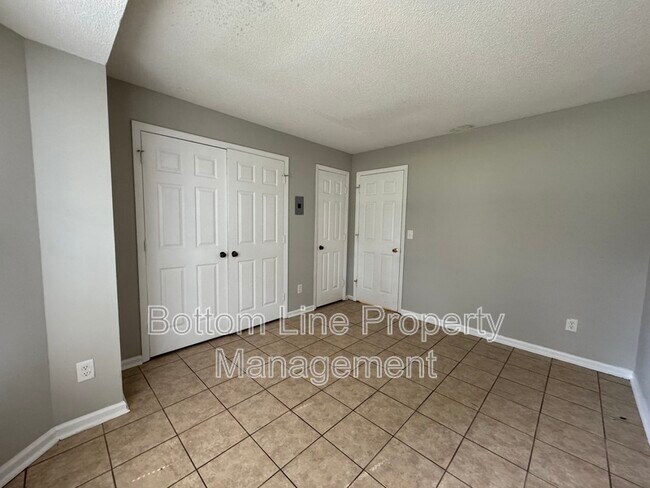 Building Photo - 6230 Rosecroft Dr