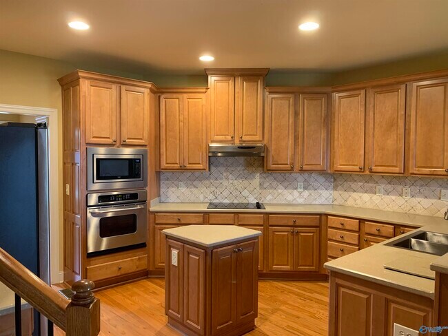 Building Photo - 100 Mayfair Ct