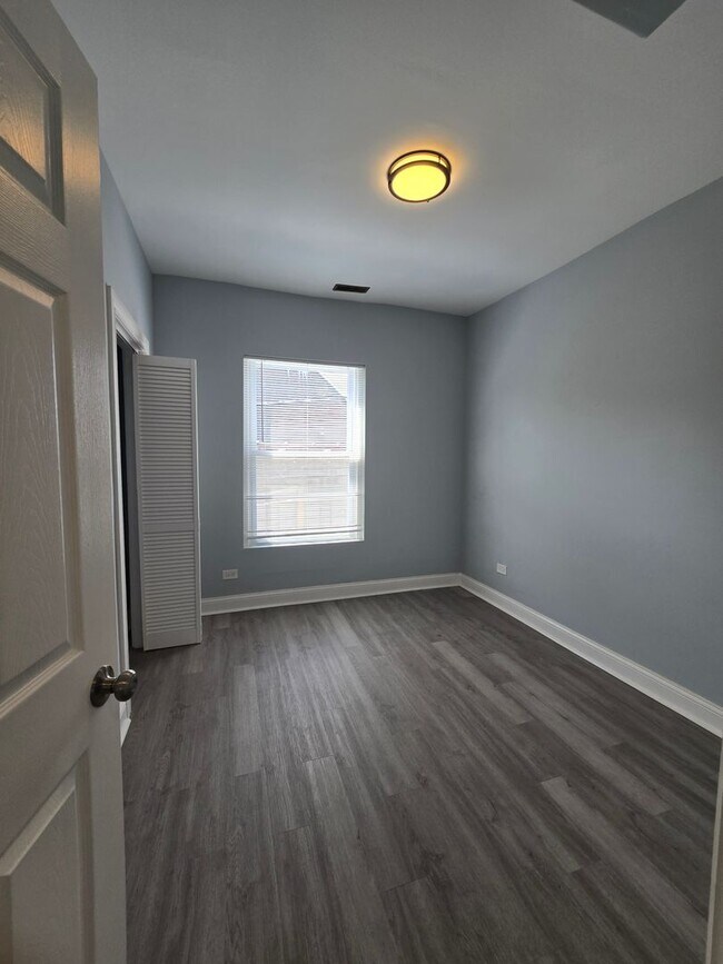 Building Photo - 1111 W 62nd St