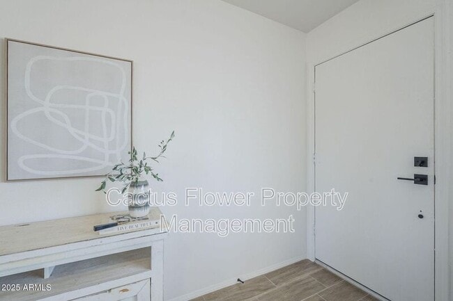 Building Photo - 1708 W Estrella Dr