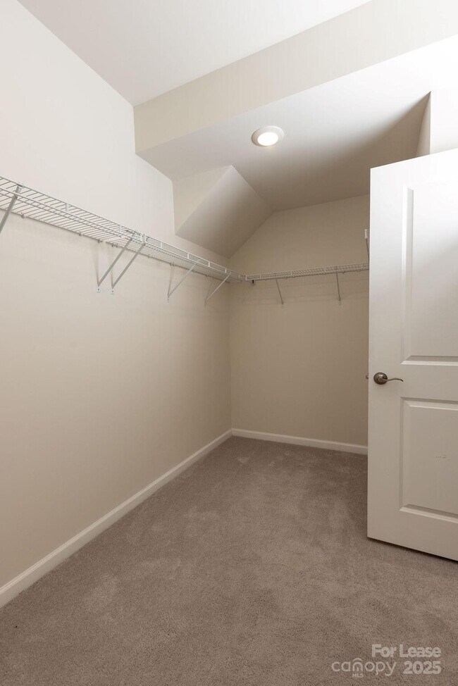 Building Photo - 12926 Canterbury Castle Dr
