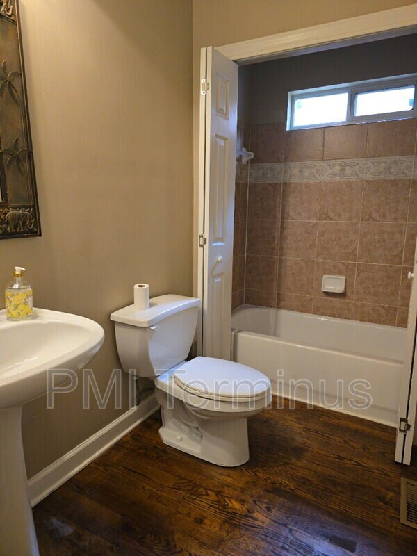 Building Photo - 3307 Fieldwood Dr SE