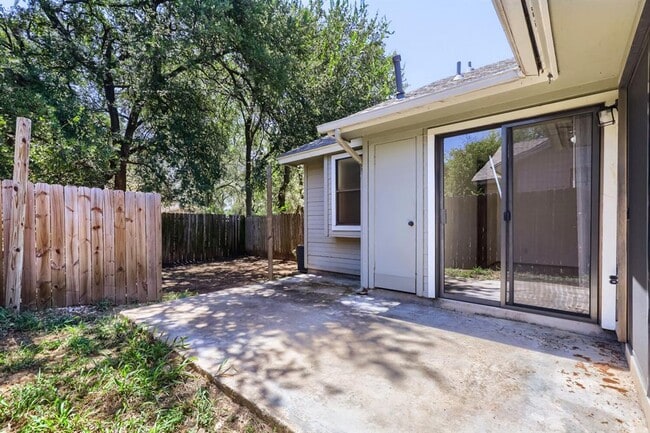 Building Photo - 2504 Howellwood Wy