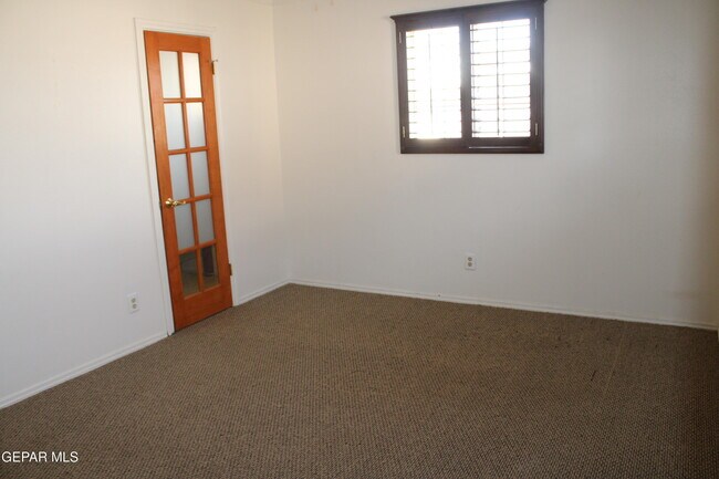 Building Photo - 9201 Mt Shasta Dr