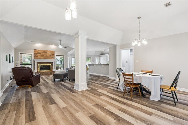 Building Photo - 23818 Pin Oak Dr