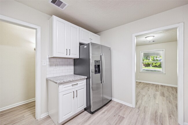 Building Photo - 2511 Evergreen Dr