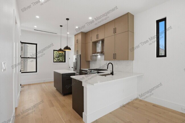 Building Photo - 4526 Cabell Dr