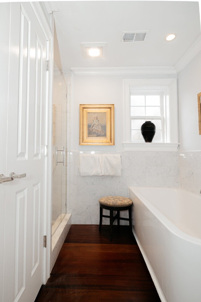 Building Photo - Downtown Retreat: Spacious 1-Bedroom Townhome in Historic Charleston!"