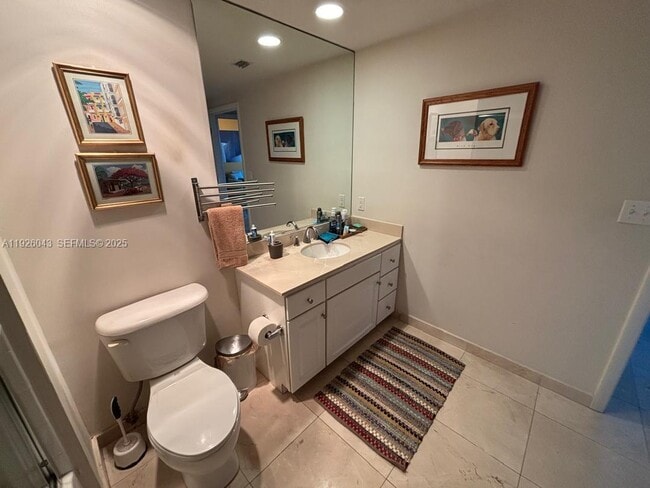 Building Photo - 2000 N Bayshore Dr