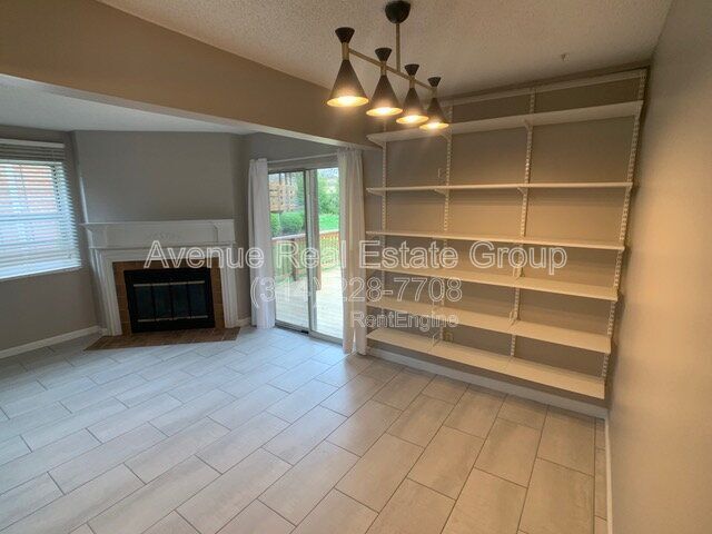 Building Photo - 1662 E Swan Cir