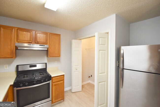 Building Photo - 147 S Fairfield Dr